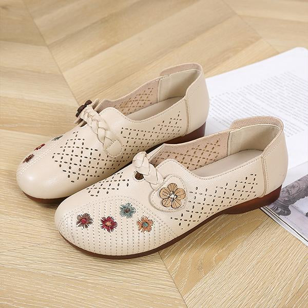 Women's Retro Round Toe Flower Embroidered Flats 92741807S