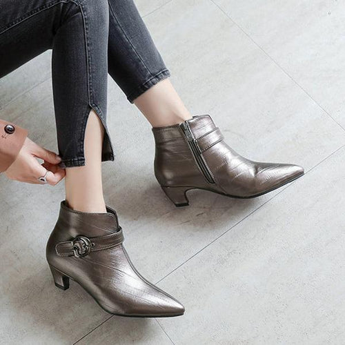 Women's Fashionable Belt Buckle Pointed Toe Short Boots 42251289S