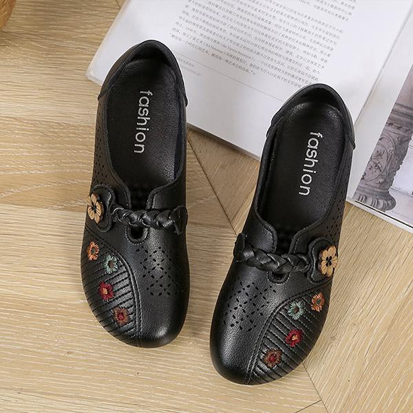 Women's Retro Round Toe Flower Embroidered Flats 92741807S